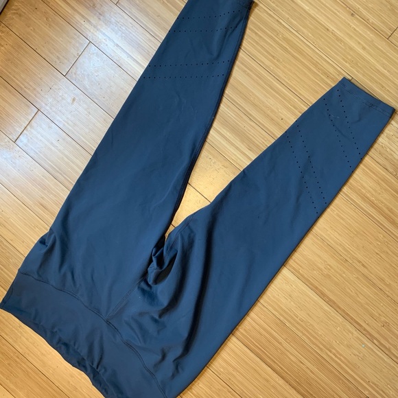 Old Navy laser-cut workout leggings. NWOT - Picture 3 of 3